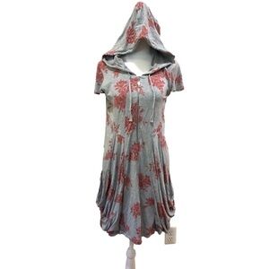 Chelsea & Theodore hooded, flutter sleeve dress with large pouch pockets. Size S